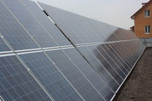 Китайські вчені створили сонячні батареї, які виробляють сонячну енергію вночі і в хмарну і дощову погоду